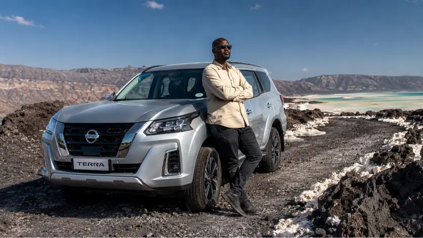 Nissan Terra à Djibouti sur piste basaltique près du Lac Assal, SUV 4x4 body-on-frame tout-terrain ACRIES