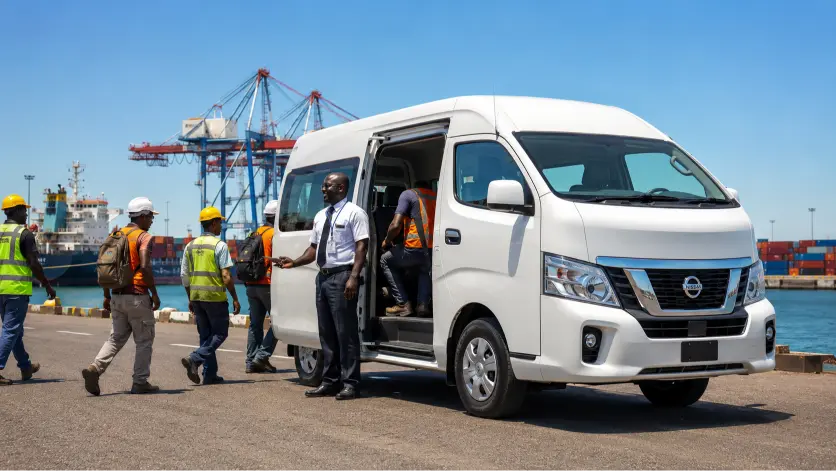Nissan Urvan à Djibouti — Mini Bus de transport professionnel devant le port de Djibouti, distribué par ACRIES concessionnaire officiel Nissan